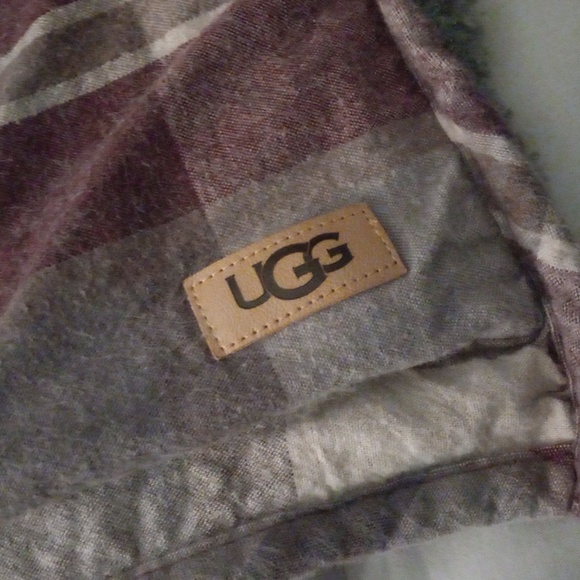Ugg pillowcase - Picture 2 of 3